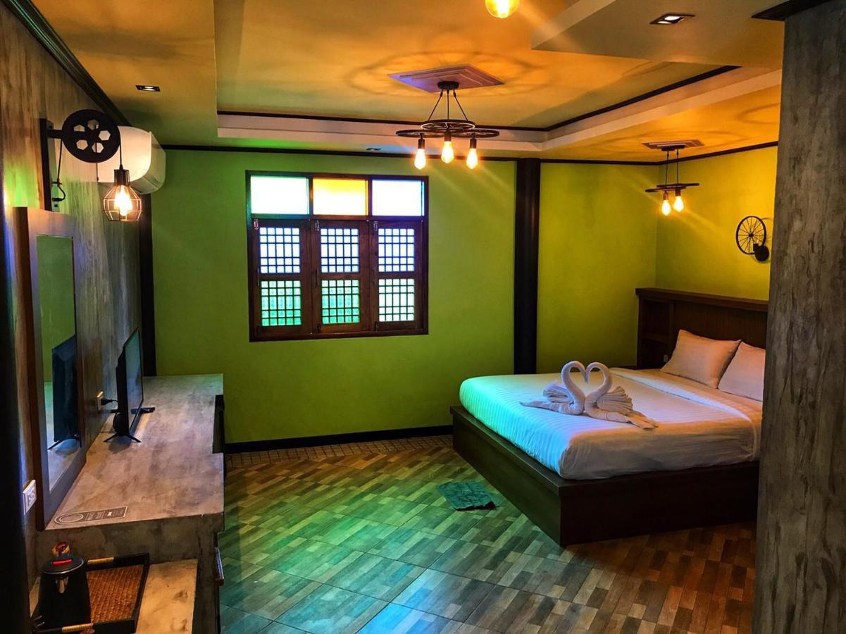 Mangrove House Lanta Old Town Hotell Ko Lanta Exteriör bild