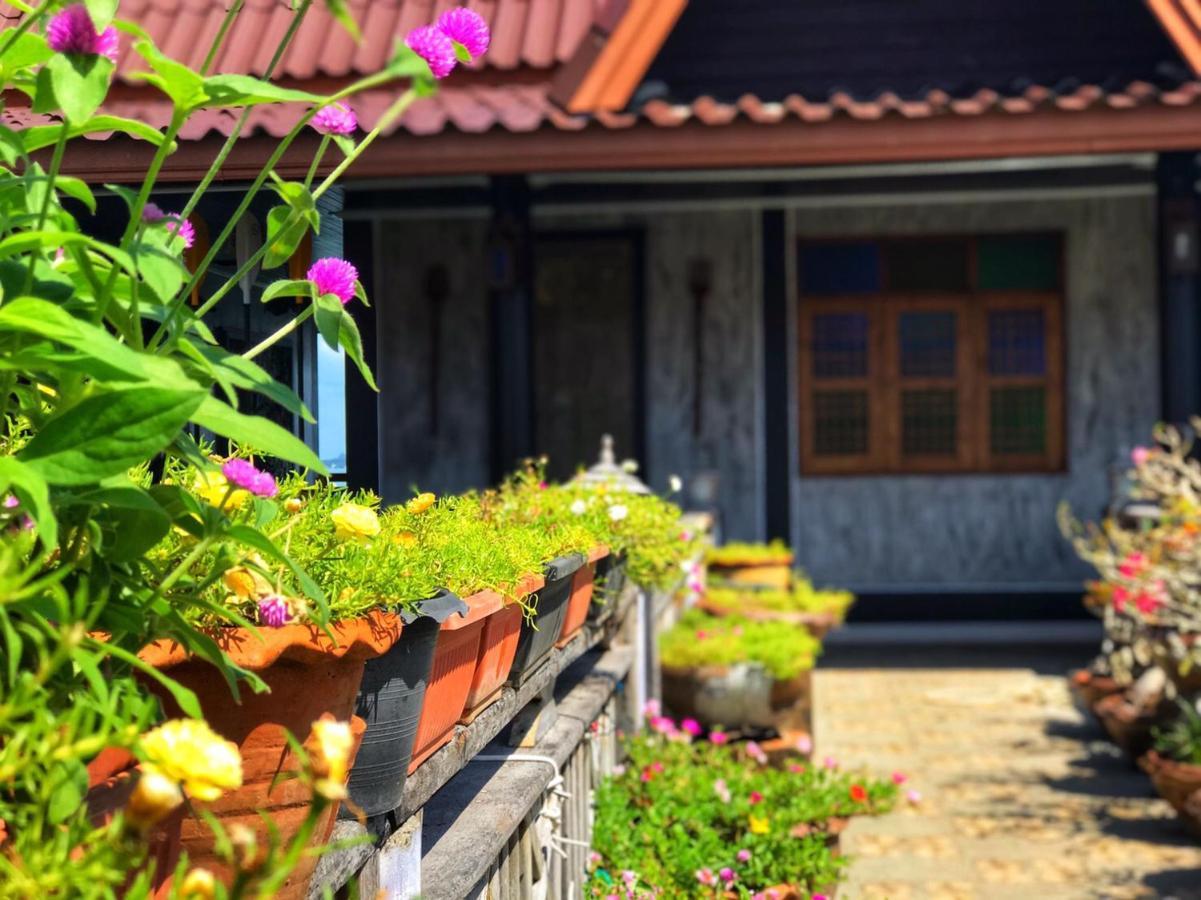 Mangrove House Lanta Old Town Hotell Ko Lanta Exteriör bild